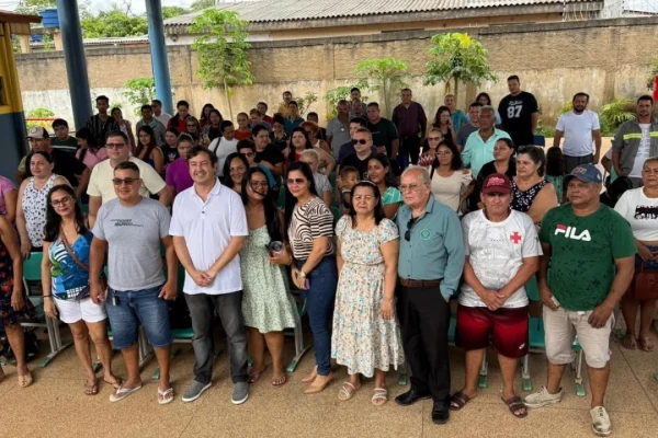 Entrega de óculos para a comunidade na escola EMEIEF Pé de Murici no dia 09-01-2026Projeto- OBS